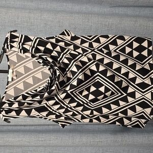 Calvin Klein Women's Black And White Geometric Sleeveless Blouse Size 1X